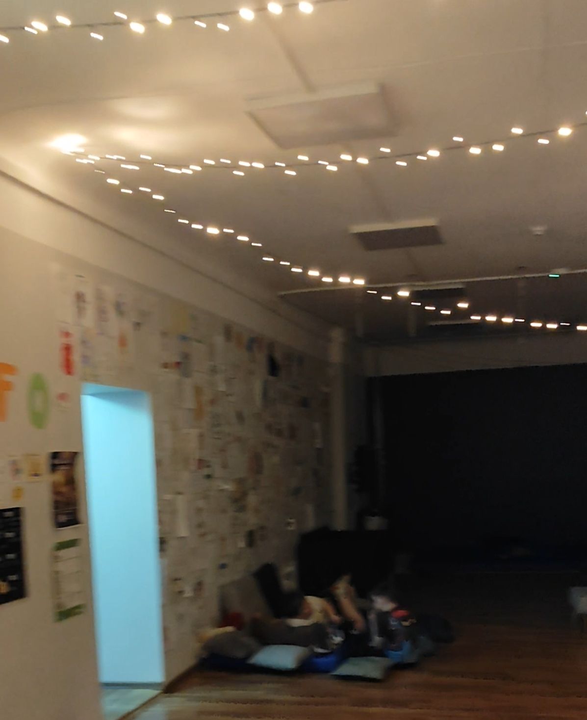 Lillekeses on kolmel korral toimunud noortekaöö ning viimane neist leidis aset maikuu viimasel reedel. Noortekaöö on noorte hulgas väga populaarne, kuna noored 