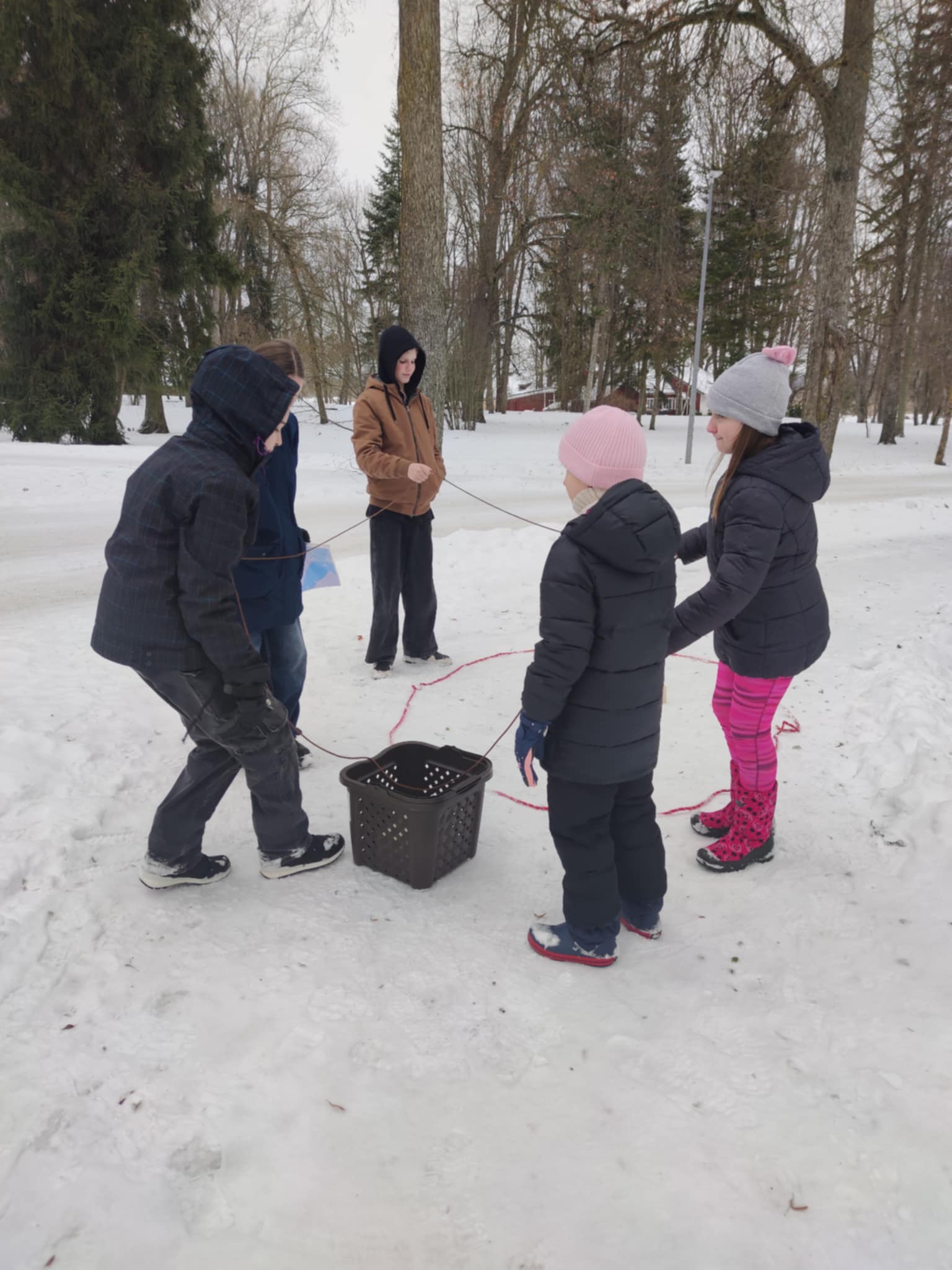 Iga koolivaheaja jaoks paneme kokku mitmekesise programmi, kuid linnalaagri päev on kogu vaheajast kõige erilisem. Sel päeval tulevad Tartu noored kokku ühte no